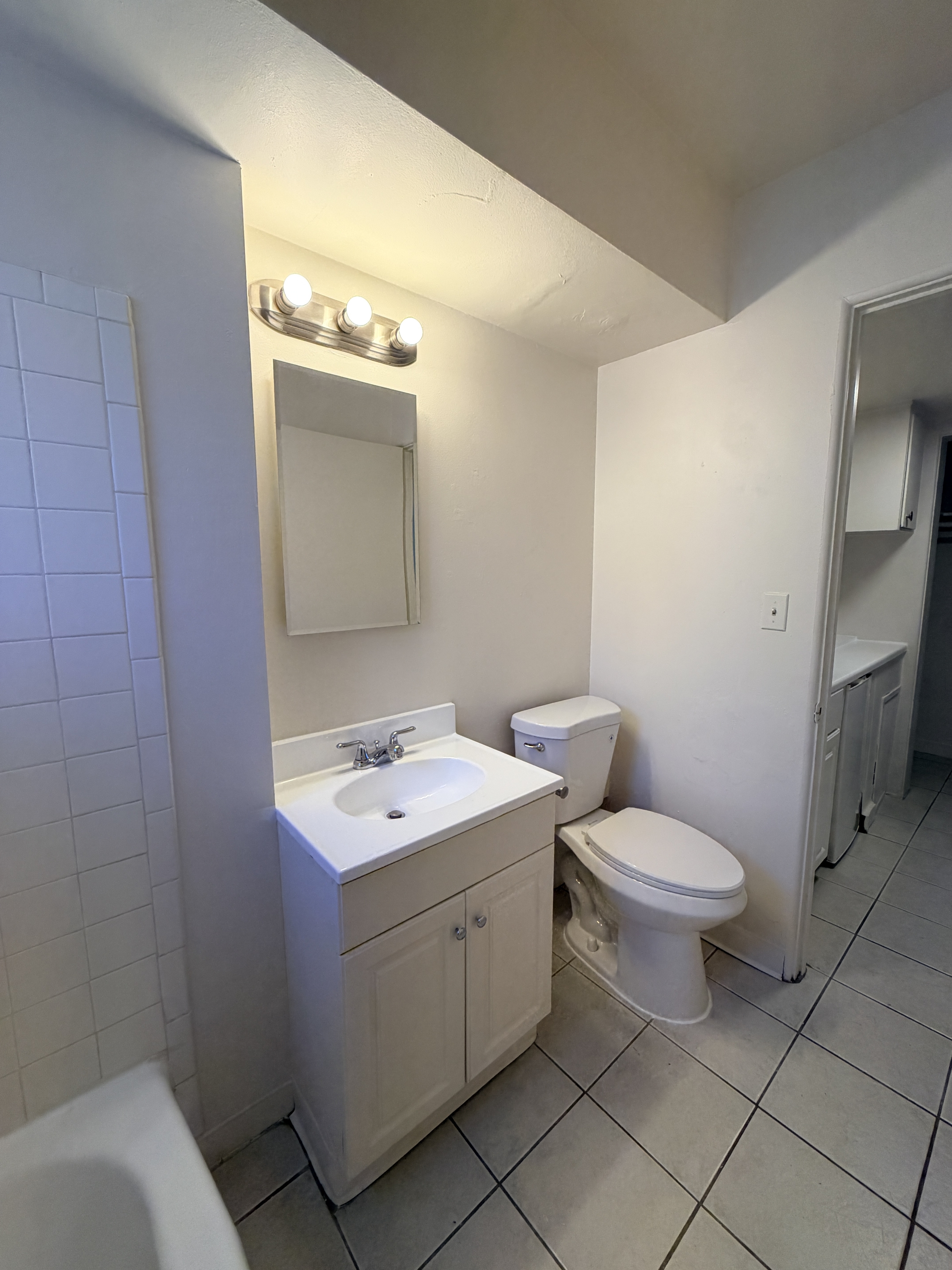 Apartment bathroom at Villa Riviera.