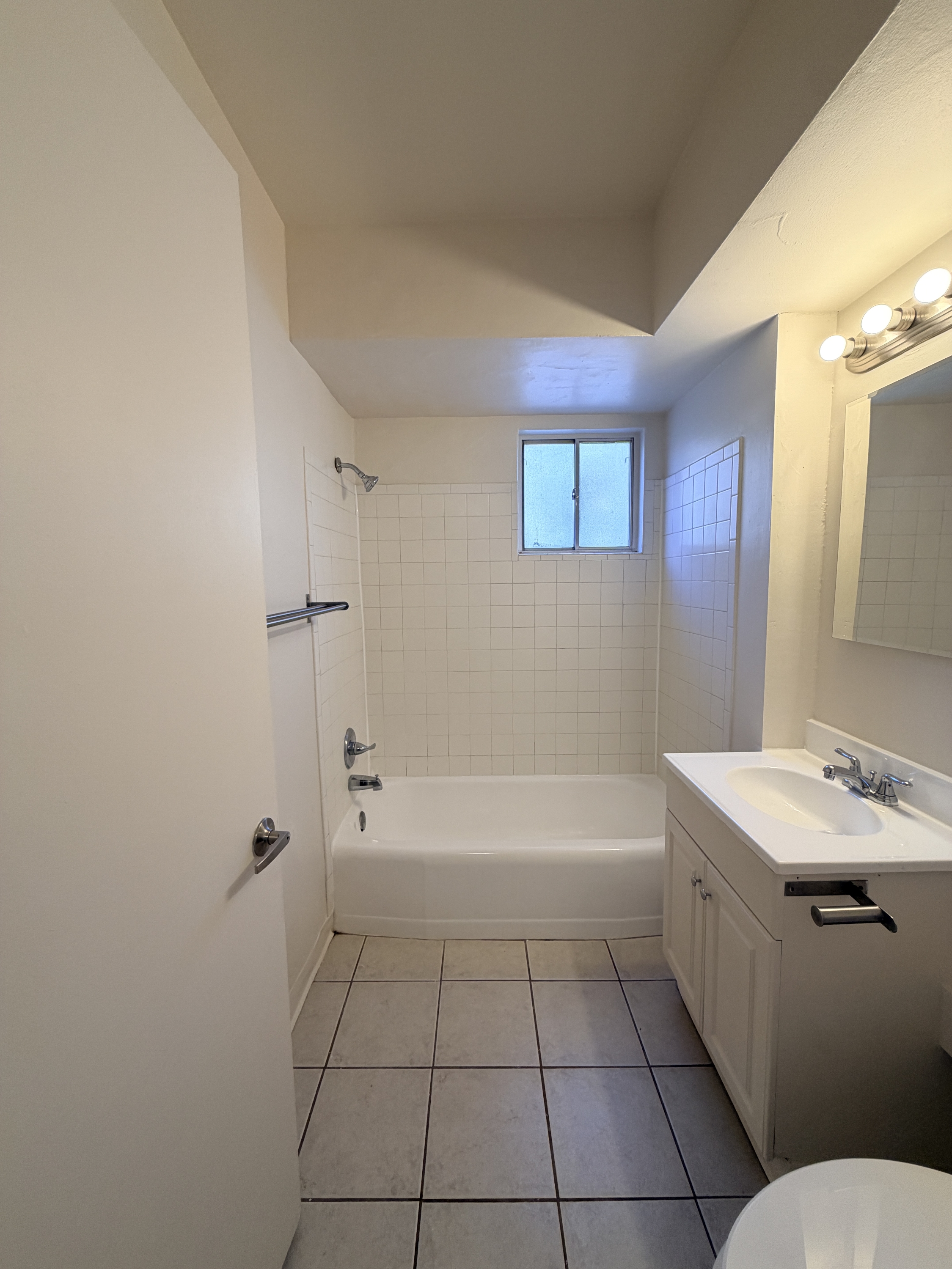 Apartment bathroom at Villa Riviera.